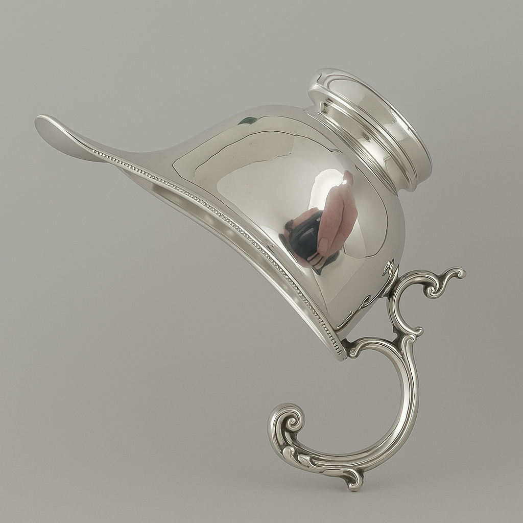 1930 Birmingham, England Sterling Silver Gravy Boat – 145g  Item No: SS028