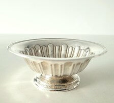 A pair of sterling silver bowls from a famous American silverware maker  NO:SS033