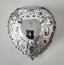 Famous American brand Gorham 925 sterling silver heart-shaped plate | circa 1920s hollow relief bowl | three-legged tray | No:SS069