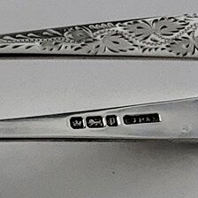 Antique Sterling Silver Teaspoons  Sugar Tongs Set · 1908 Sheffield & 1892 London Master Spoon · 58g · Original Case No.SS129