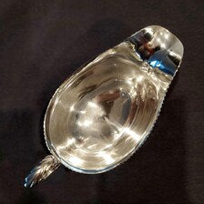 1937 George Howson Sterling Silver Sauce Boat · Sheffield · Shell Feet · 136g No.SS134