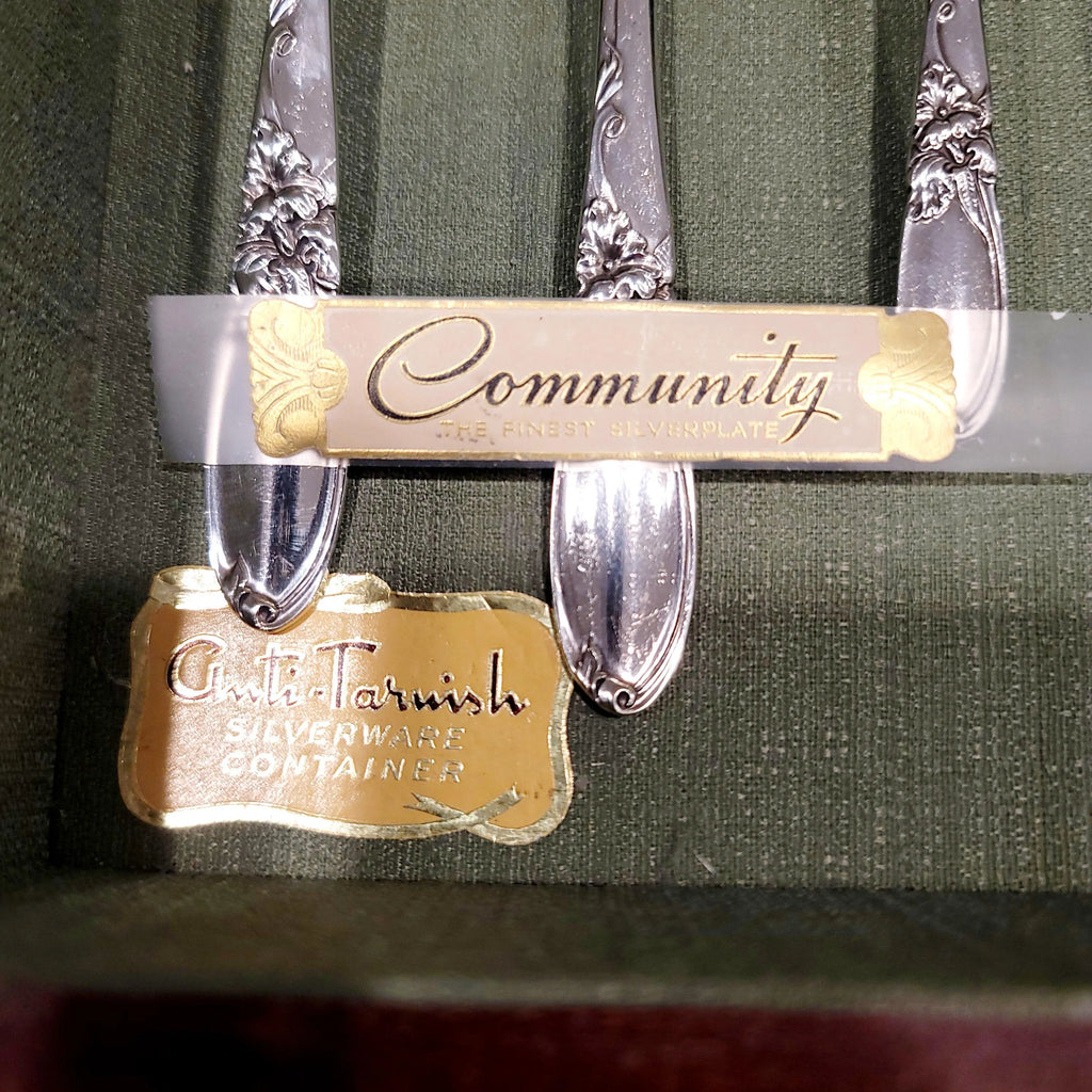 Vintage Community Silverplate Flatware Set “White Orchid” 1953 Pattern – 58 Pcs w/ Wooden Chest – Elegant Floral Design No.DS057