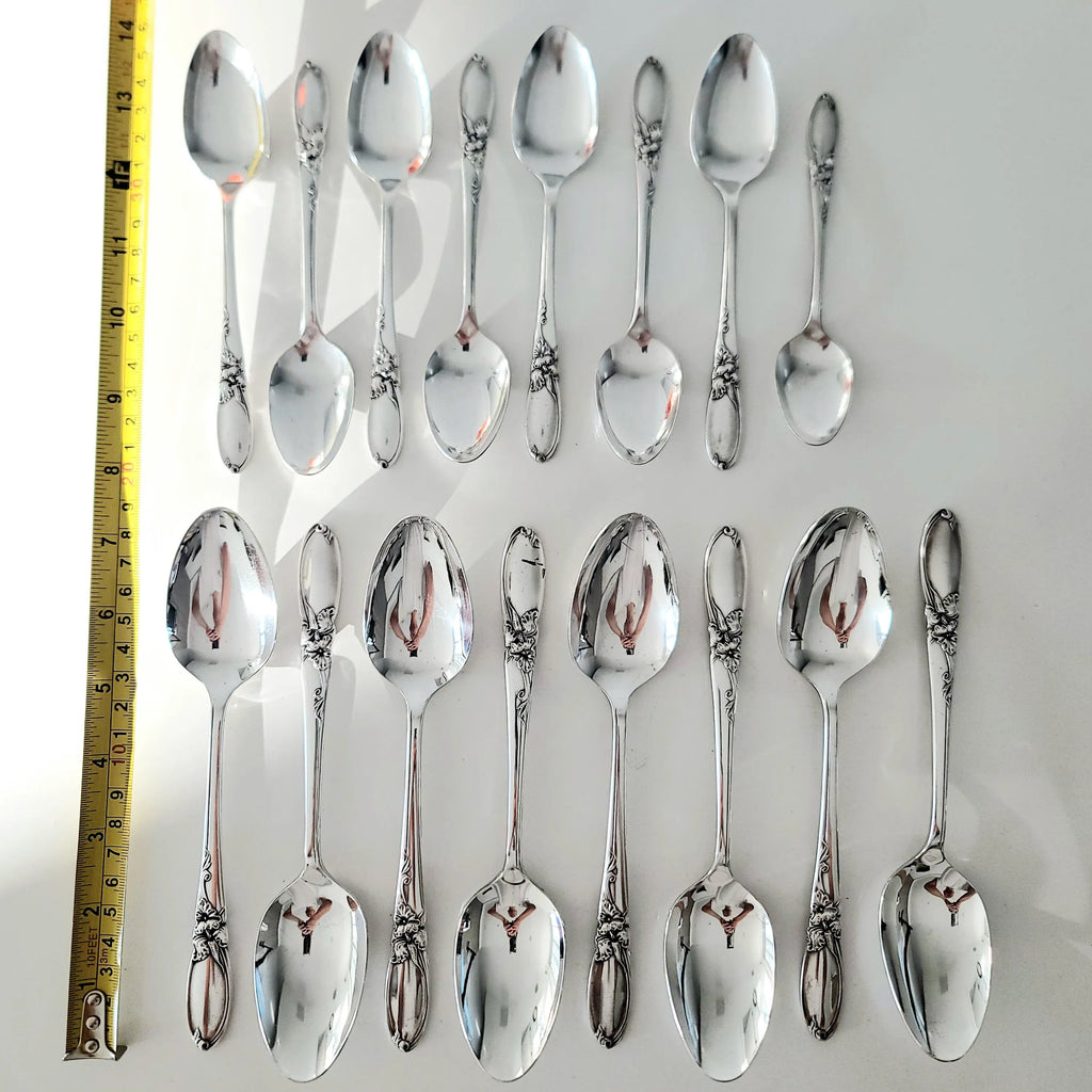 Vintage Community Silverplate Flatware Set “White Orchid” 1953 Pattern – 58 Pcs w/ Wooden Chest – Elegant Floral Design No.DS057
