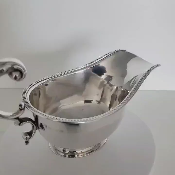 1930 Birmingham, England Sterling Silver Gravy Boat – 145g  Item No: SS028