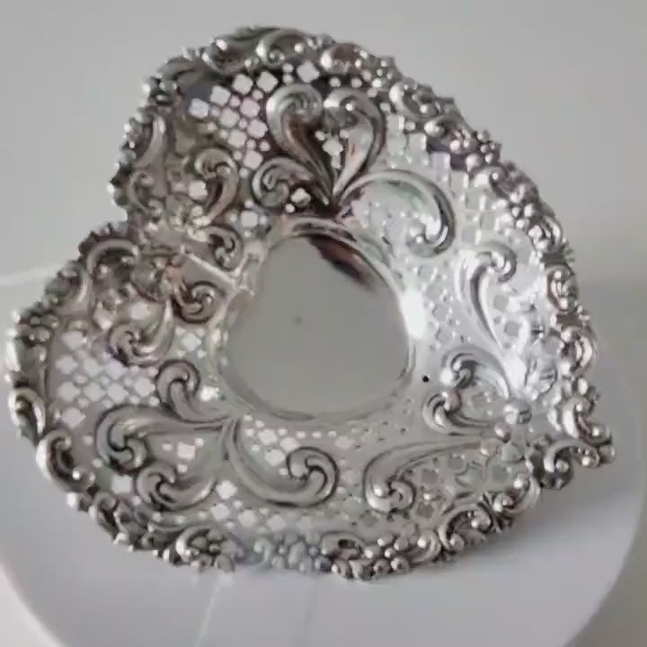 Famous American brand Gorham 925 sterling silver heart-shaped plate | circa 1920s hollow relief bowl | three-legged tray | No:SS069
