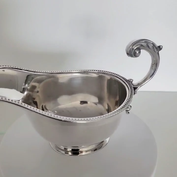1930 Birmingham, England Sterling Silver Gravy Boat – 145g  Item No: SS028