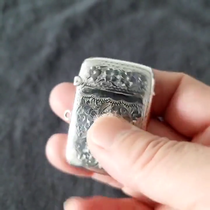 1904 Birmingham Sterling Silver Vesta Case · J & C · Hand-Engraved Floral Design · 23g No.SS131